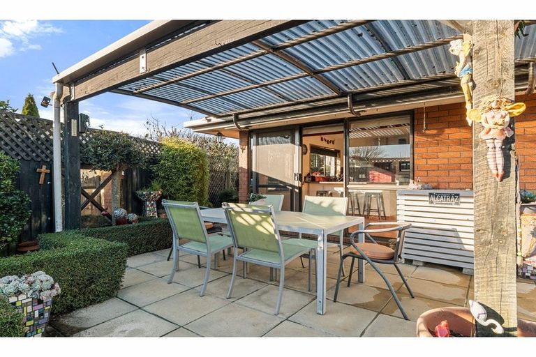 Photo of property in 2/2 Fountainhead Lane, Hillmorton, Christchurch, 8025