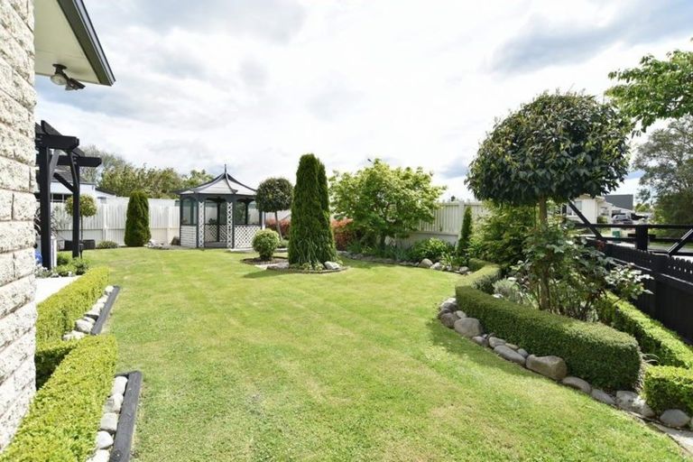 Photo of property in 8 Doggett Place, Rangiora, 7400