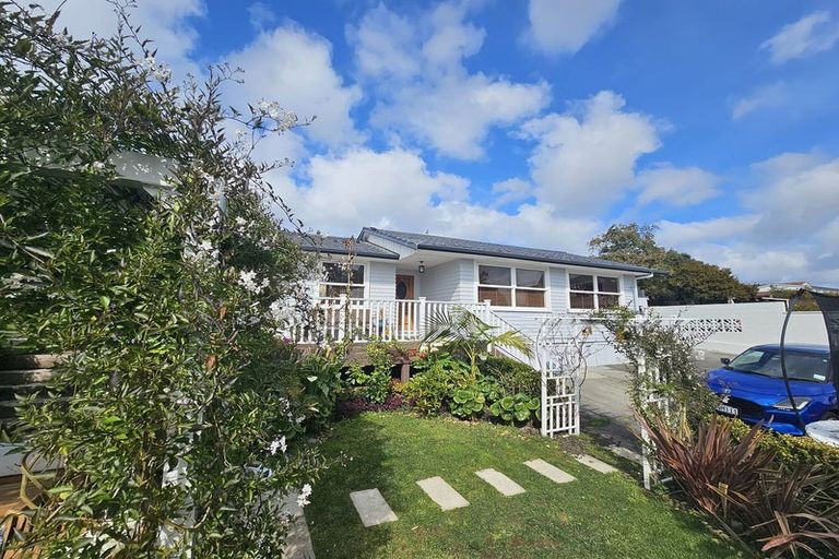 Photo of property in 27 Exminster Street, Blockhouse Bay, Auckland, 0600