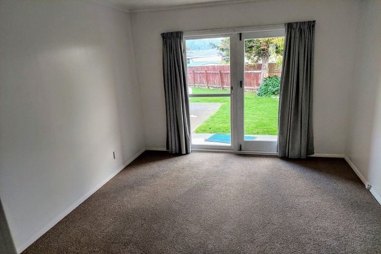 Photo of property in 3b Ferretti Grove, Avalon, Lower Hutt, 5011