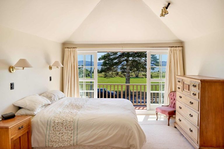 Photo of property in 35 Marine Parade, Eastbourne, Lower Hutt, 5013