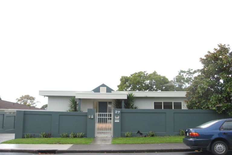 Photo of property in 27 Mcmillan Place, Mellons Bay, Auckland, 2014