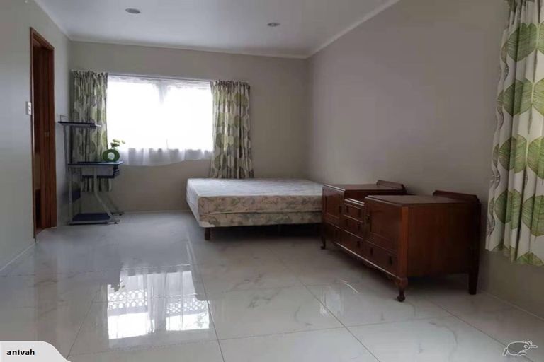 Photo of property in 40 Spence Road, Henderson, Auckland, 0612