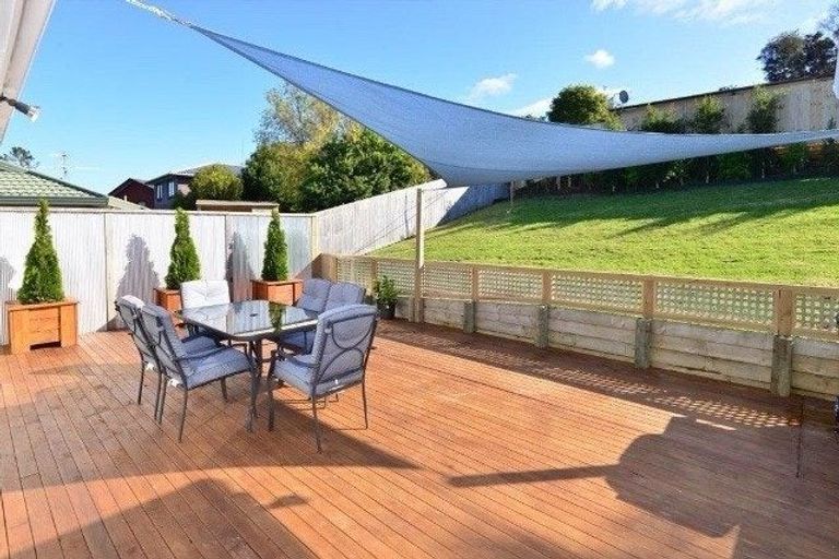 Photo of property in 17 Springtime Crescent, Stanmore Bay, Whangaparaoa, 0932