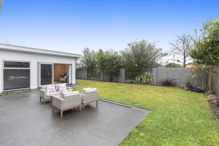 Photo of property in 2 Sycamore Close, Rangiora, 7400