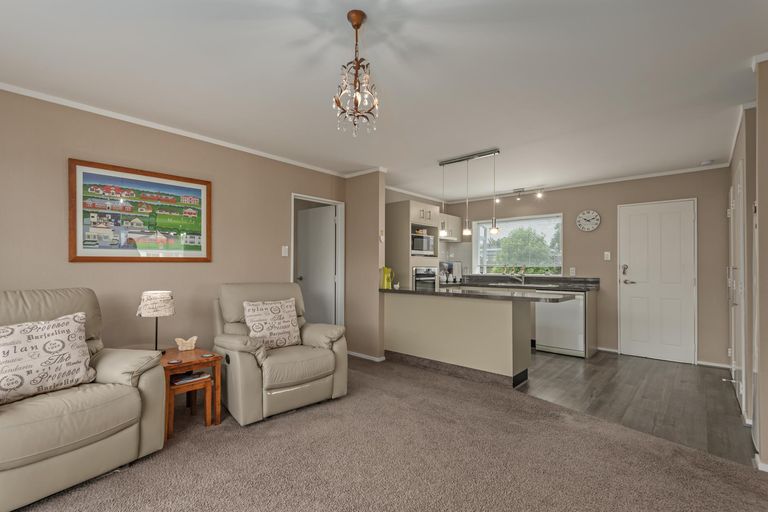 Photo of property in 67 Pacific Drive, Fitzherbert, Palmerston North, 4410