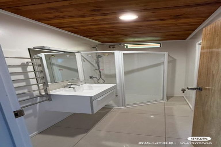 Photo of property in 115 Chelsea View Drive, Chatswood, Auckland, 0626