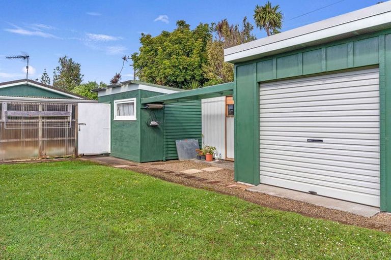 Photo of property in 5 Mcleod Road, South Head, Helensville, 0874