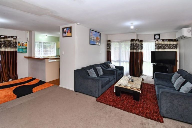 Photo of property in 2/20 Ross Martin Court, Conifer Grove, Takanini, 2112