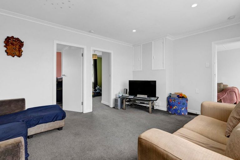 Photo of property in 16 Alberta Road, Glen Avon, New Plymouth, 4312