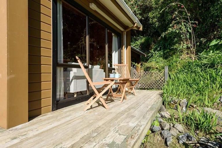 Photo of property in 35 Makara Road, Karori, Wellington, 6012