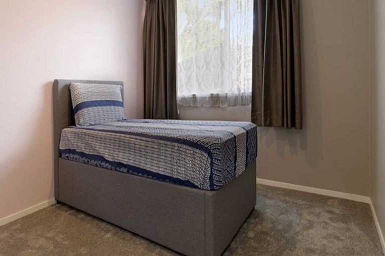 Photo of property in 62 Gallony Avenue, Massey, Auckland, 0614