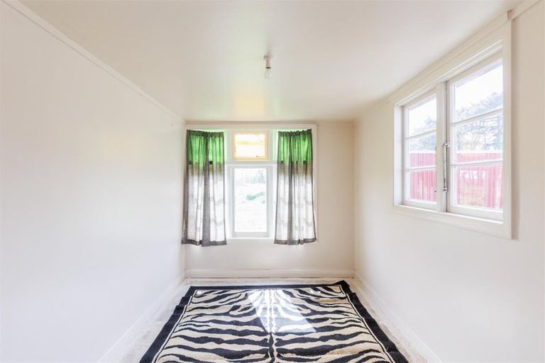 Photo of property in 1938 Parewanui Road, Parewanui, Bulls, 4894