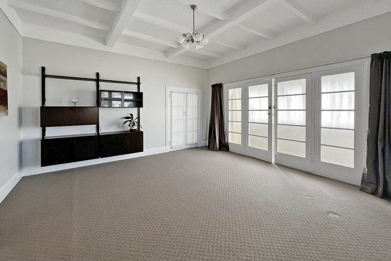 Photo of property in 21 Beresford Street, Takaro, Palmerston North, 4410