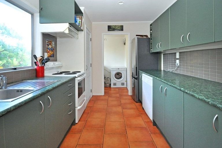 Photo of property in 79 Gledstane Road, Stanmore Bay, Whangaparaoa, 0932