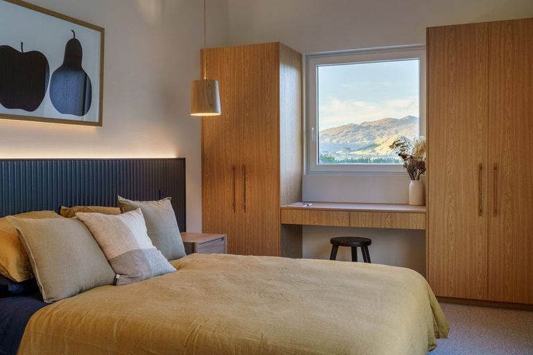 Photo of property in 35 Jack Hanley Drive, Jacks Point, Queenstown, 9371