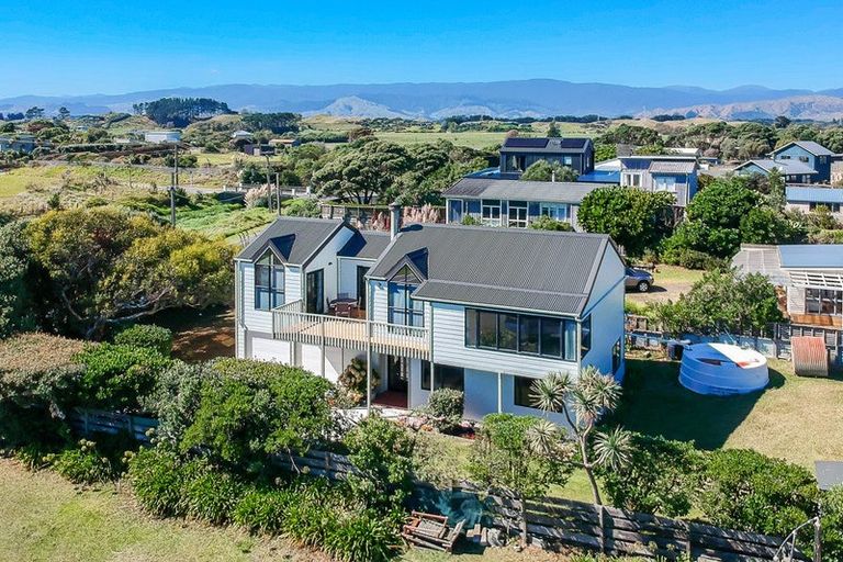Photo of property in 343 Te Horo Beach Road, Te Horo Beach, Otaki, 5581