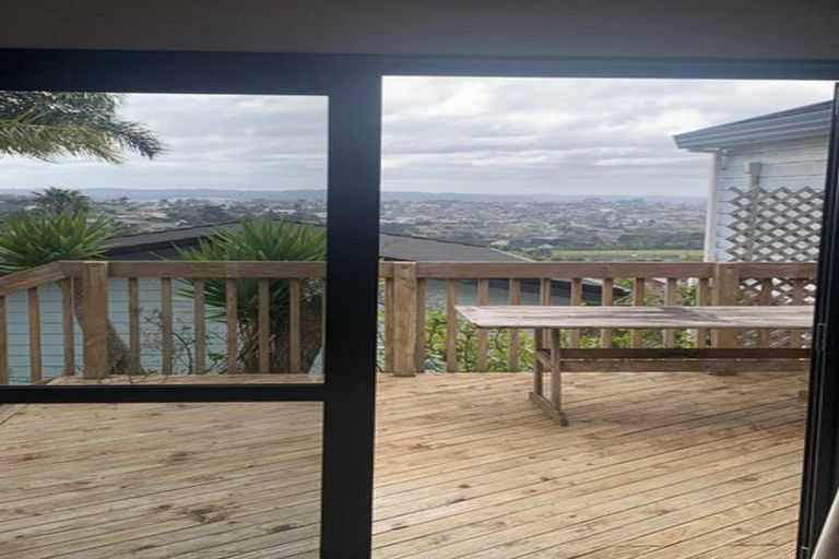 Photo of property in 14 Bonnard Place, West Harbour, Auckland, 0618