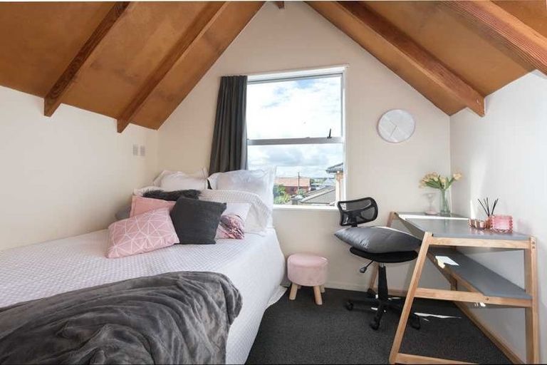 Photo of property in 2/36 Rimu Street, New Lynn, Auckland, 0600