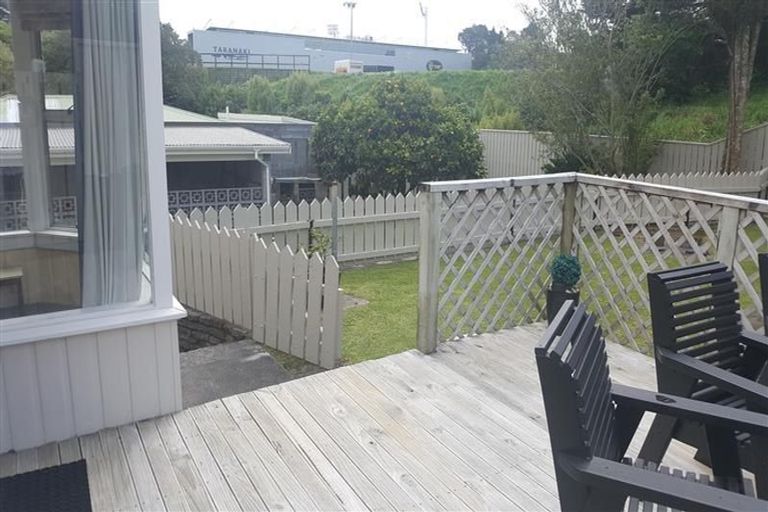 Photo of property in 5 Hillside Crescent, Westown, New Plymouth, 4310