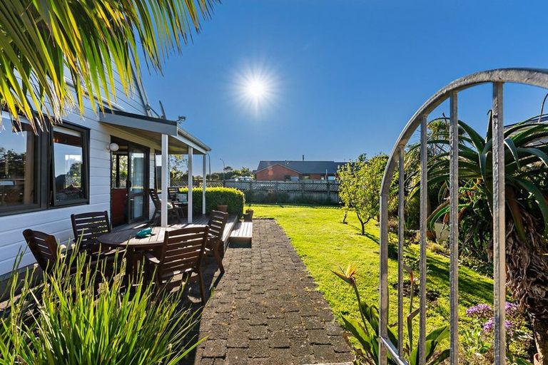 Photo of property in 5 Kaitake Place, Oakura, 4314