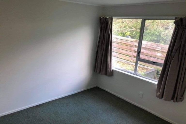 Photo of property in 40 Larissa Avenue, Henderson, Auckland, 0610