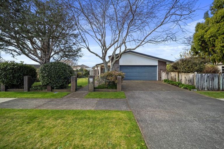 Photo of property in 11 Kinross Drive, Merrilands, New Plymouth, 4312