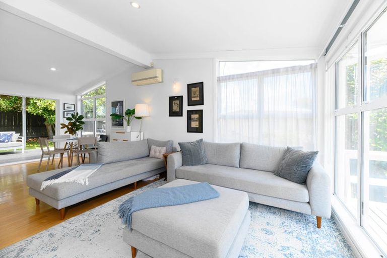 Photo of property in 1/48 Bond Crescent, Forrest Hill, Auckland, 0620