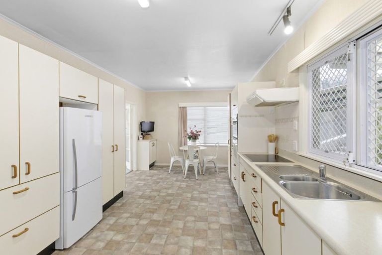 Photo of property in 214 Waddington Drive, Naenae, Lower Hutt, 5011