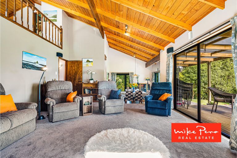 Photo of property in 168 Carter Road, Oratia, Auckland, 0604