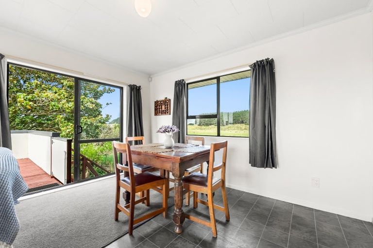 Photo of property in 19 Colenso Place, Otaki Beach, Otaki, 5512