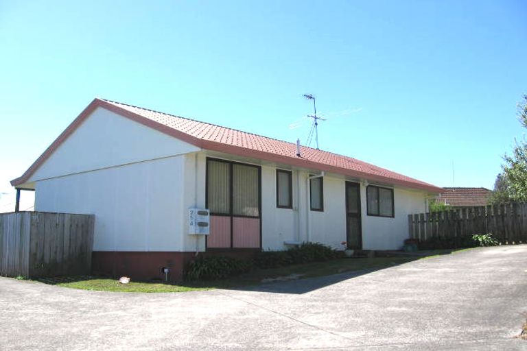 Photo of property in 1/25 Devonshire Road, Unsworth Heights, Auckland, 0632