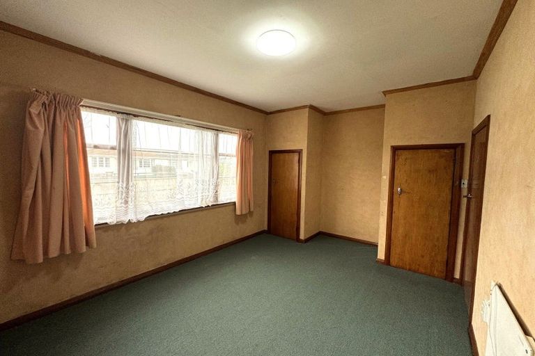 Photo of property in 2 Hobson Place, Takaro, Palmerston North, 4412