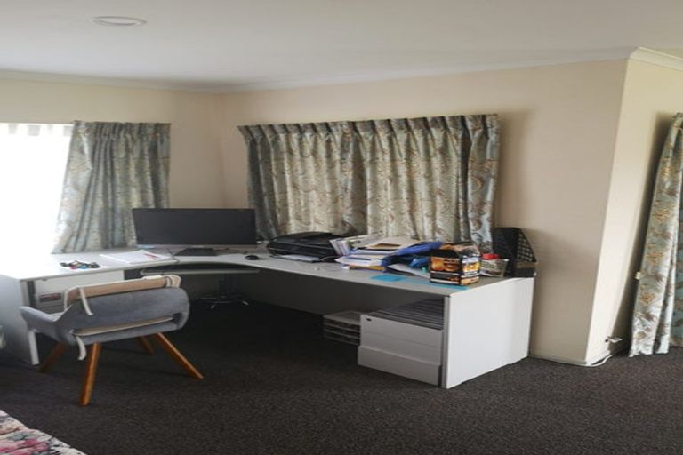 Photo of property in 22 Maghera Drive, East Tamaki Heights, Auckland, 2016