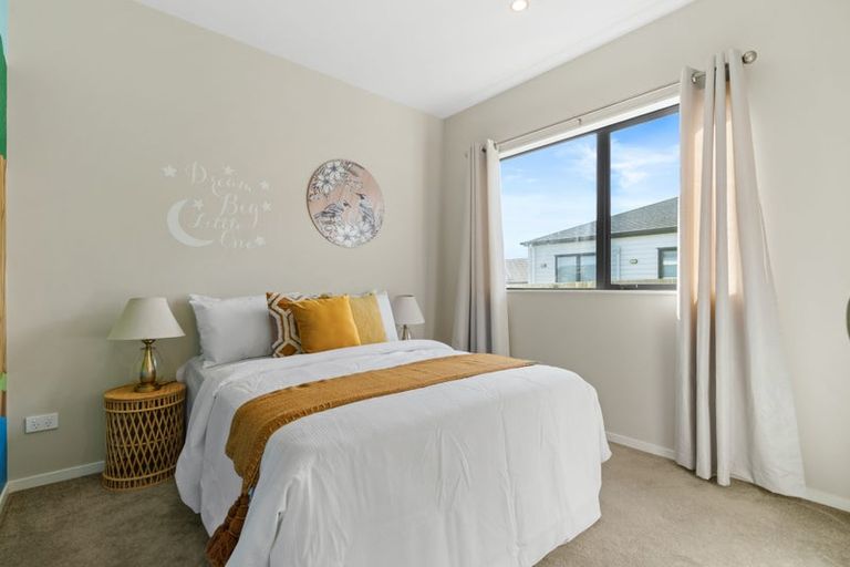 Photo of property in 10 Twin Parks Rise, Papakura, 2110