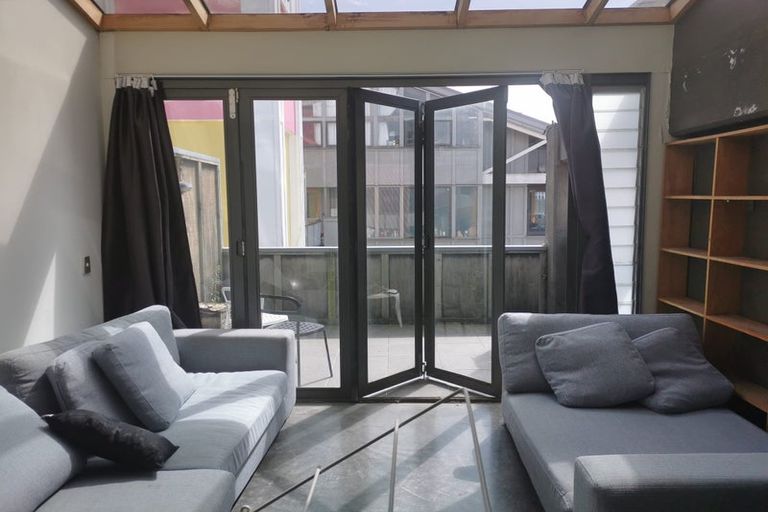 Photo of property in 242/21 Left Bank, Te Aro, Wellington, 6011