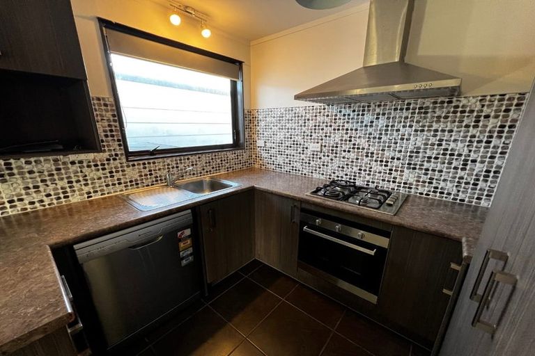 Photo of property in 1/6 Manuka Road, Glenfield, Auckland, 0629