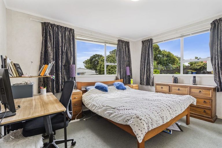 Photo of property in 17 Roick Parade, Glen Eden, Auckland, 0602