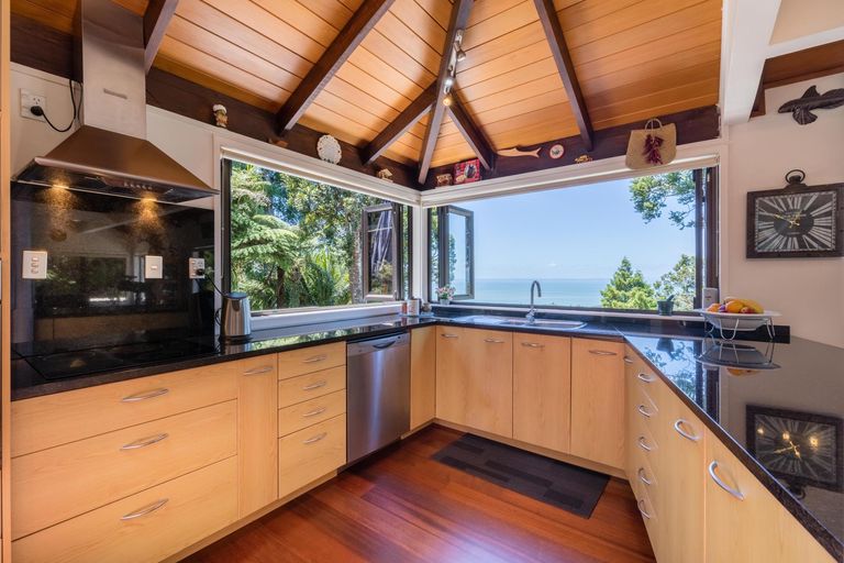 Photo of property in 84 Park Road, Titirangi, Auckland, 0604