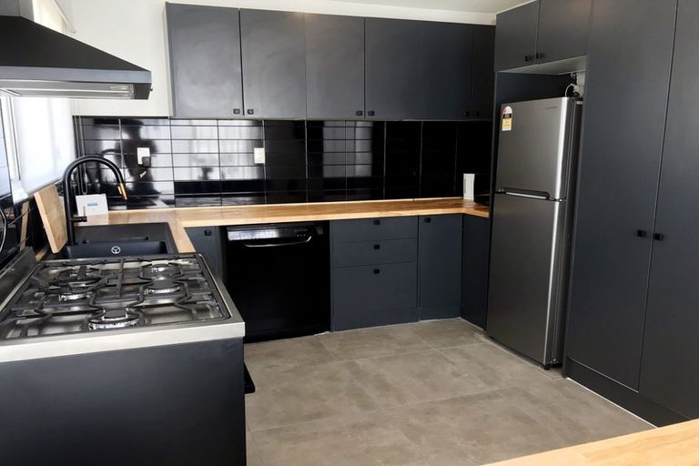 Photo of property in 75a Hampden Street, Picton, 7220