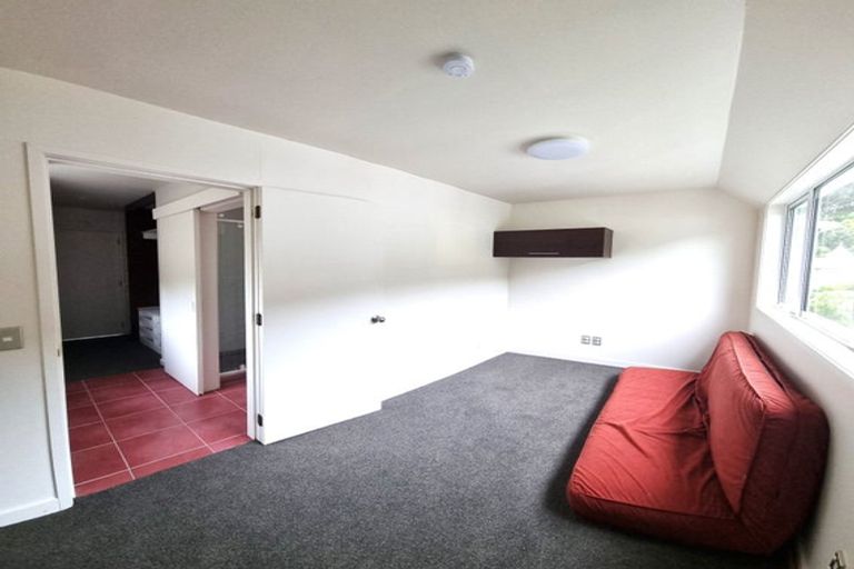 Photo of property in 11 Lawson Place, Mount Victoria, Wellington, 6011