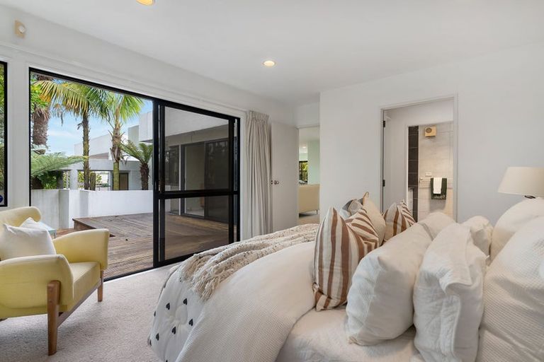 Photo of property in 15 Perendale Close, Somerville, Auckland, 2014