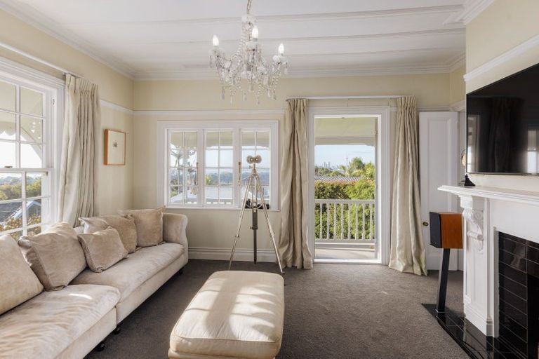 Photo of property in 52 Hinemoa Street, Birkenhead, Auckland, 0626
