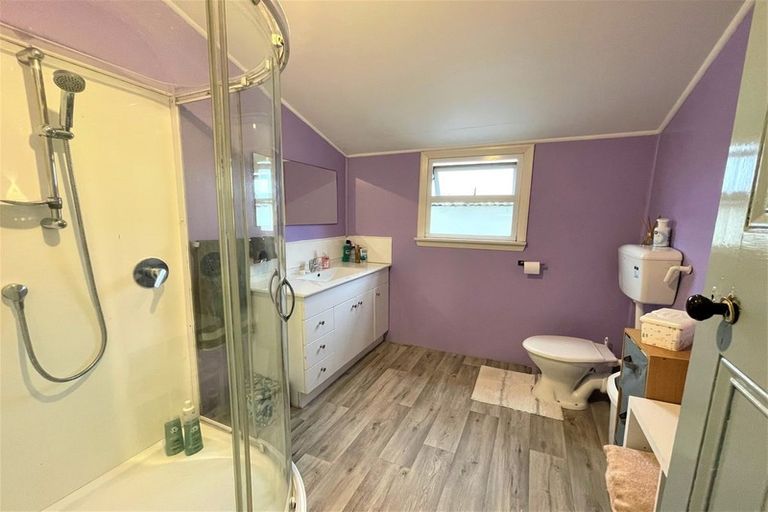 Photo of property in 15 May Street, Waiwera South, Clinton, 9584