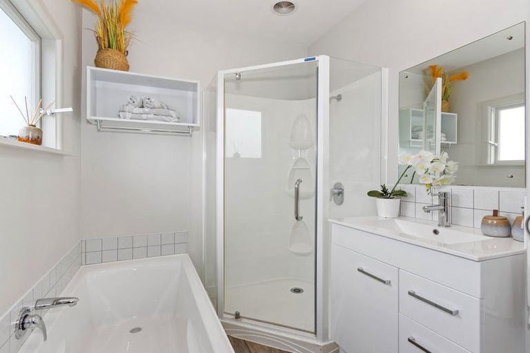 Photo of property in 11 Glenrowan Avenue, Avondale, Christchurch, 8061