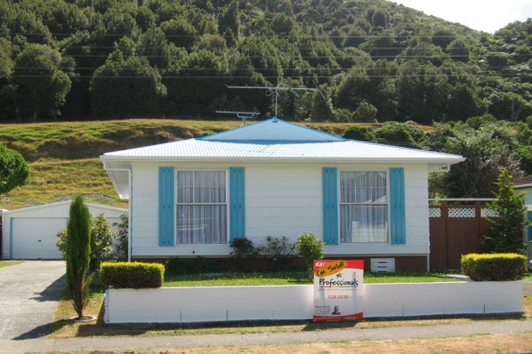 Photo of property in 45 Hartford Crescent, Totara Park, Upper Hutt, 5018