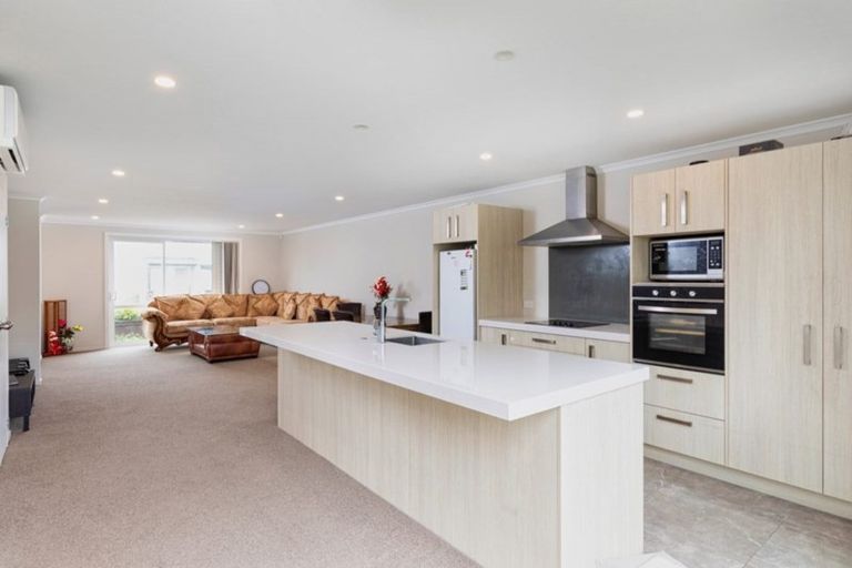 Photo of property in 41 Hollowout Street, Takanini, 2112