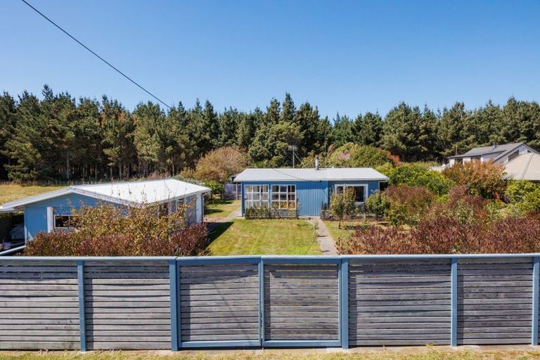 Photo of property in 15 Ferry Street, Foxton Beach, Foxton, 4815