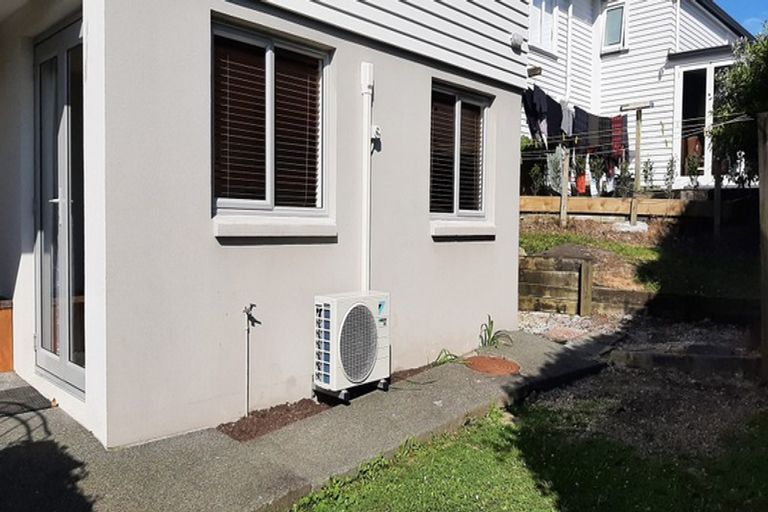 Photo of property in 70a Seaview Road, Castor Bay, Auckland, 0620