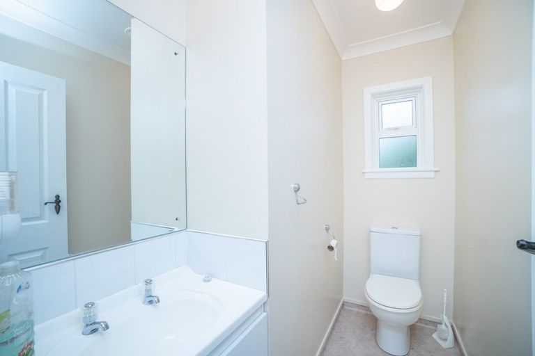 Photo of property in 12 Newcastle Street, Hokowhitu, Palmerston North, 4410